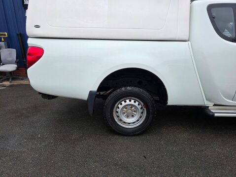 Mitsubishi L200 DI-D 4X4 4LIFE CLUB CAB 9