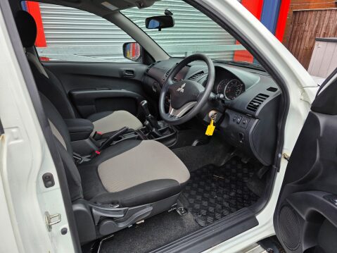 Mitsubishi L200 DI-D 4X4 4LIFE CLUB CAB 12