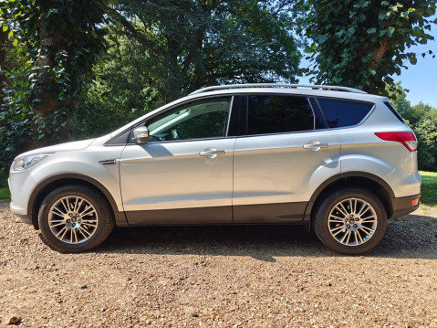 Ford Kuga 2.0 TDCi Titanium 2WD Euro 5 5dr 9