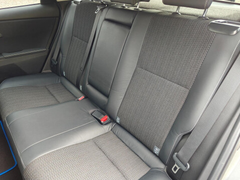 Toyota Auris 1.8 VVT-h Excel CVT Euro 5 (s/s) 5dr 27