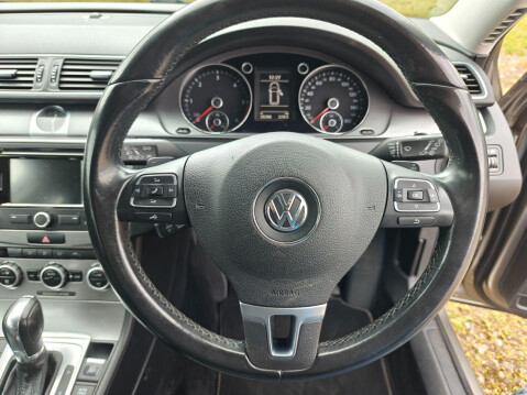 Volkswagen Passat 2.0 TDI BlueMotion Tech Highline DSG Euro 5 (s/s) 5dr 58