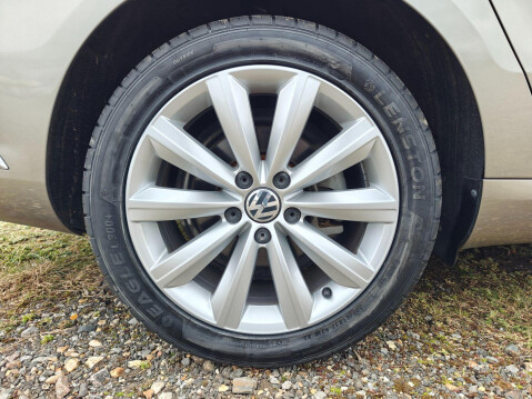 Volkswagen Passat 2.0 TDI BlueMotion Tech Highline DSG Euro 5 (s/s) 5dr 71