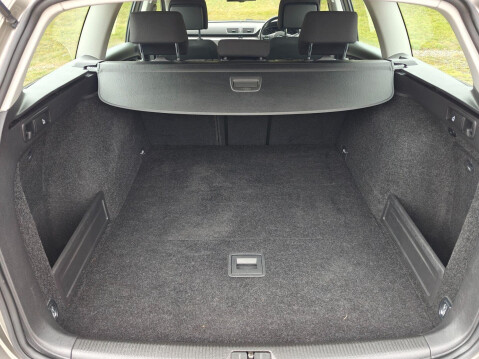 Volkswagen Passat 2.0 TDI BlueMotion Tech Highline DSG Euro 5 (s/s) 5dr 68