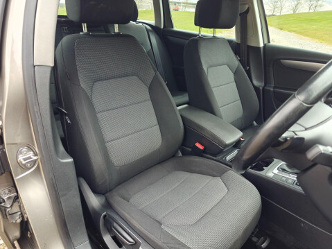 Volkswagen Passat 2.0 TDI BlueMotion Tech Highline DSG Euro 5 (s/s) 5dr 18