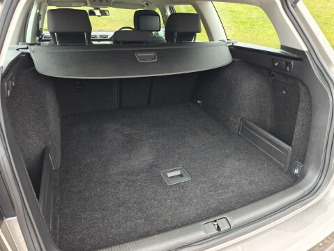 Volkswagen Passat 2.0 TDI BlueMotion Tech Highline DSG Euro 5 (s/s) 5dr 67