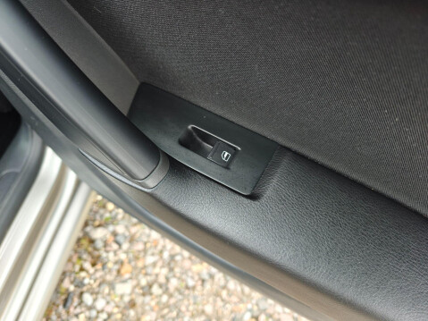 Volkswagen Passat 2.0 TDI BlueMotion Tech Highline DSG Euro 5 (s/s) 5dr 40