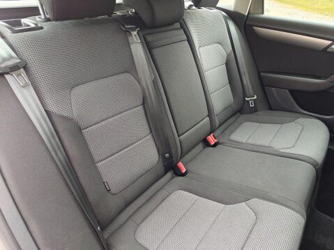 Volkswagen Passat 2.0 TDI BlueMotion Tech Highline DSG Euro 5 (s/s) 5dr 23