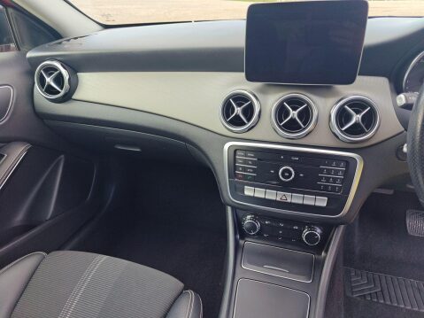 Mercedes-Benz GLA 1.6 GLA180 Urban Edition 7G-DCT Euro 6 (s/s) 5dr 31