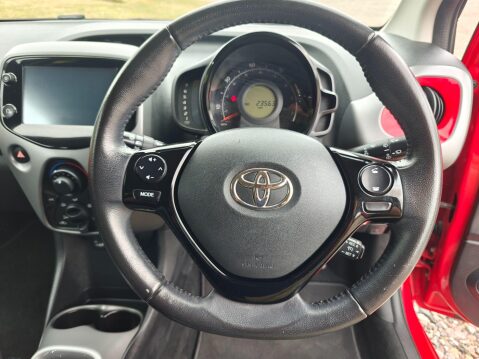 Toyota Aygo 1.0 VVT-i x-play Euro 6 5dr 52