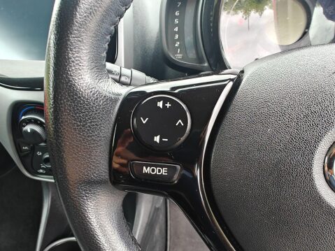 Toyota Aygo 1.0 VVT-i x-play Euro 6 5dr 53