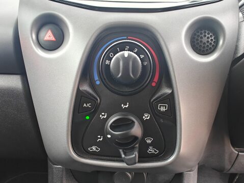 Toyota Aygo 1.0 VVT-i x-play Euro 6 5dr 48
