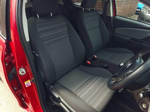 Toyota Yaris 1.33 Dual VVT-i Icon Euro 6 5dr 17