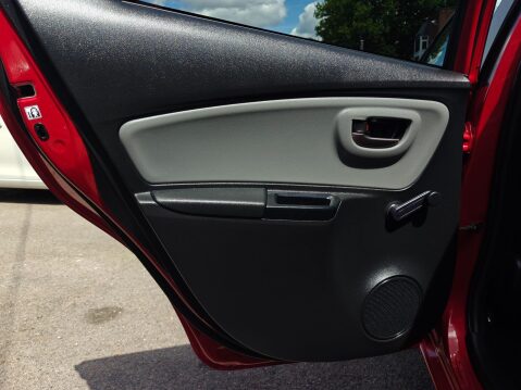 Toyota Yaris 1.33 Dual VVT-i Icon Euro 6 5dr 46