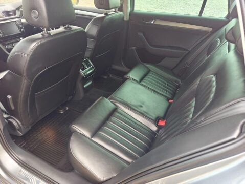 Skoda Superb 2.0 TDI SE L Executive DSG Euro 6 (s/s) 5dr 29