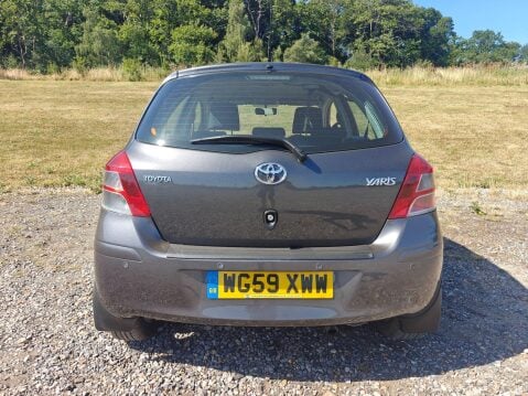Toyota Yaris 1.33 Dual VVT-i TR Euro 4 (s/s) 5dr 11