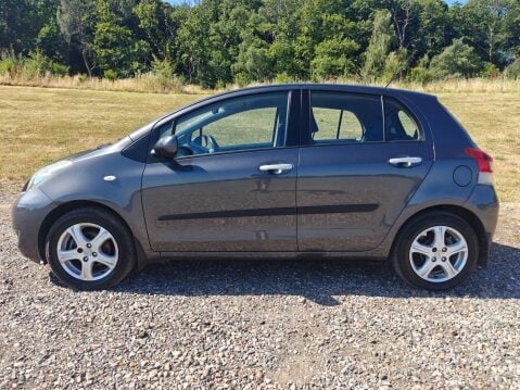 Toyota Yaris 1.33 Dual VVT-i TR Euro 4 (s/s) 5dr 9