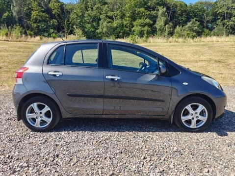 Toyota Yaris 1.33 Dual VVT-i TR Euro 4 (s/s) 5dr 6