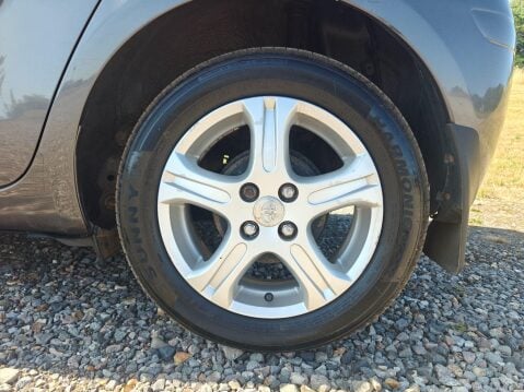 Toyota Yaris 1.33 Dual VVT-i TR Euro 4 (s/s) 5dr 52