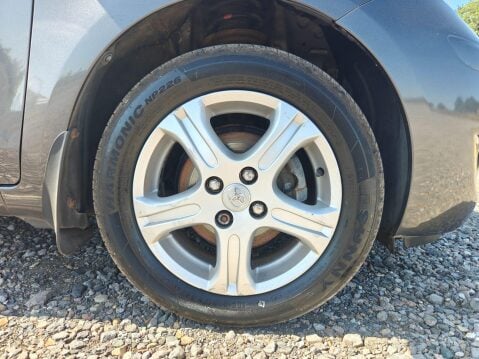 Toyota Yaris 1.33 Dual VVT-i TR Euro 4 (s/s) 5dr 53