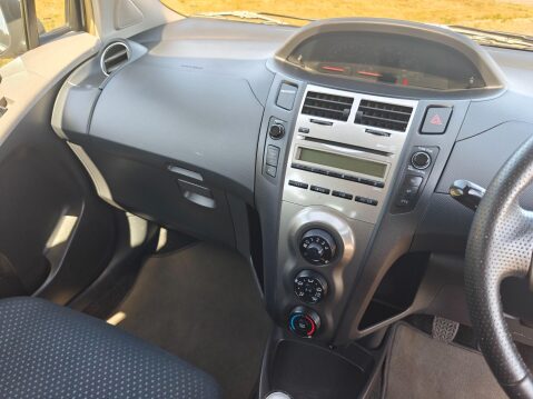 Toyota Yaris 1.33 Dual VVT-i TR Euro 4 (s/s) 5dr 36