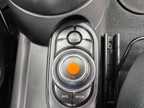 Mini Hatch 1.5 Cooper Auto Euro 6 (s/s) 5dr 39
