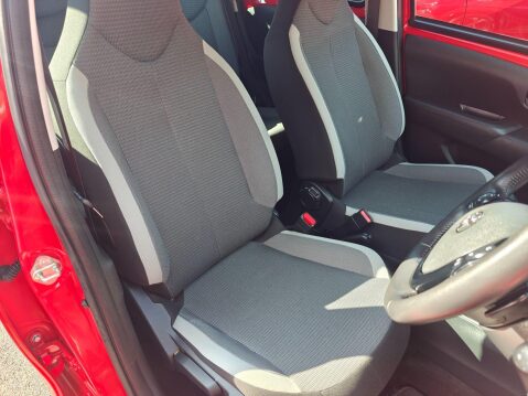 Toyota Aygo 1.0 VVT-i x-play x-shift Euro 6 5dr (Safety Sense) 20