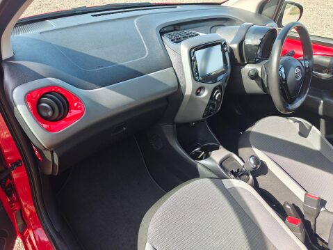 Toyota Aygo 1.0 VVT-i x-play x-shift Euro 6 5dr (Safety Sense) 19