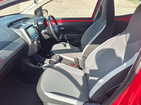 Toyota Aygo 1.0 VVT-i x-play x-shift Euro 6 5dr (Safety Sense) 23