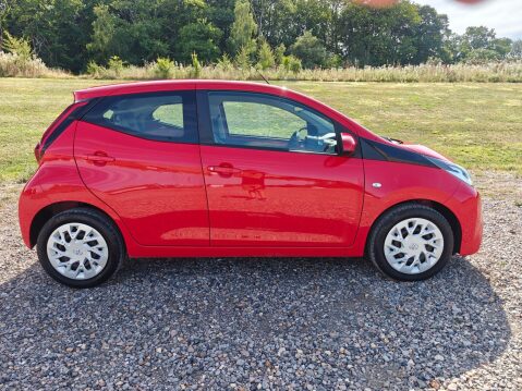 Toyota Aygo 1.0 VVT-i x-play x-shift Euro 6 5dr (Safety Sense) 2
