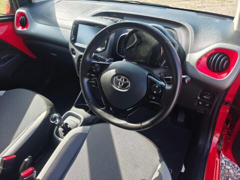 Toyota Aygo 1.0 VVT-i x-play x-shift Euro 6 5dr (Safety Sense) 18