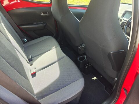 Toyota Aygo 1.0 VVT-i x-play x-shift Euro 6 5dr (Safety Sense) 27