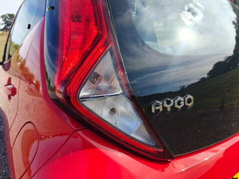 Toyota Aygo 1.0 VVT-i x-play x-shift Euro 6 5dr (Safety Sense) 70
