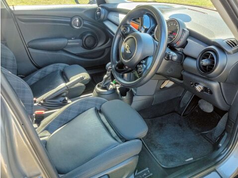 Mini Hatch 1.5 Cooper Auto Euro 6 (s/s) 5dr 23