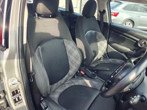 Mini Hatch 1.5 Cooper Auto Euro 6 (s/s) 5dr 68