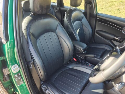 Mini Hatch 1.5 Cooper Exclusive Steptronic Euro 6 (s/s) 5dr 21
