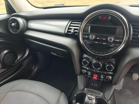 Mini Hatch 1.5 Cooper Euro 6 (s/s) 3dr 30