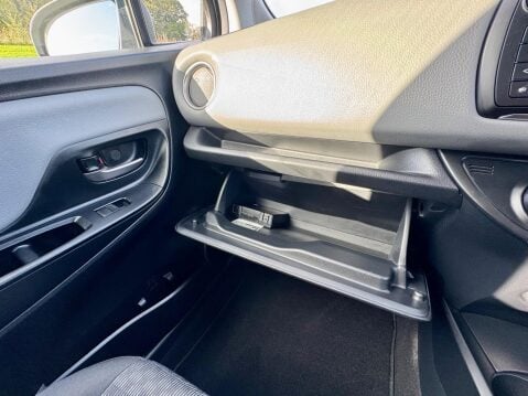 Toyota Yaris 1.33 Dual VVT-i Icon Euro 6 5dr (Safety Sense) 39