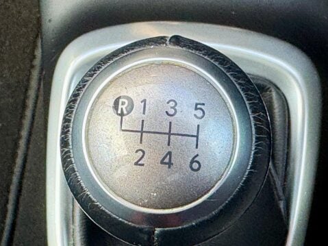 Toyota Yaris 1.33 Dual VVT-i Icon Euro 6 5dr (Safety Sense) 35