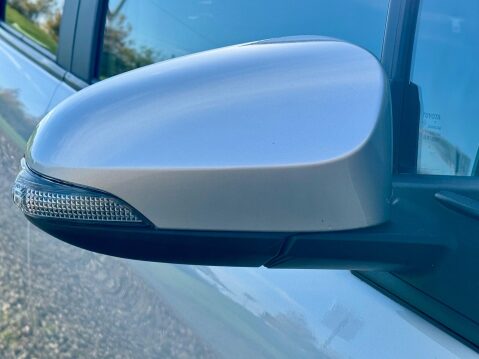 Toyota Yaris 1.33 Dual VVT-i Icon Euro 6 5dr (Safety Sense) 9