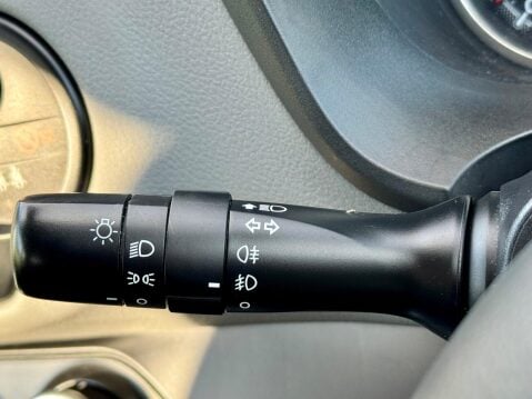 Toyota Yaris 1.33 Dual VVT-i Icon Euro 6 5dr (Safety Sense) 26