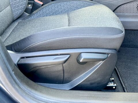 Renault Clio 1.0 TCe Play CVT A7 Euro 6 (s/s) 5dr 17