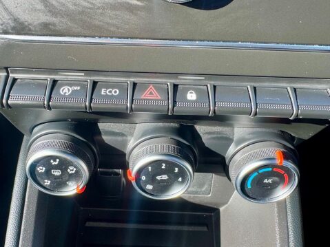 Renault Clio 1.0 TCe Play CVT A7 Euro 6 (s/s) 5dr 36