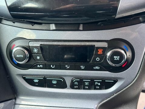 Ford Focus 1.6 TDCi Titanium Navigator Euro 5 (s/s) 5dr 7