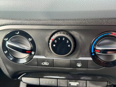 Hyundai i20 1.2 Blue Drive S Euro 6 (s/s) 5dr 29