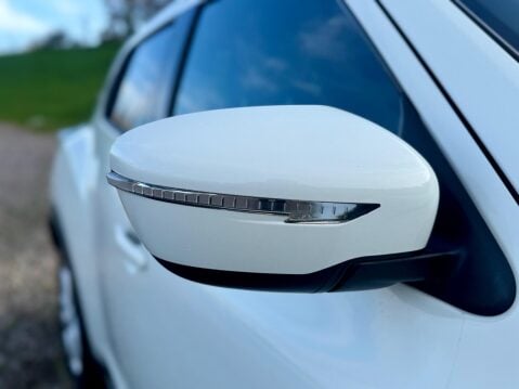 Nissan Juke 1.2 DIG-T N-Connecta Euro 6 (s/s) 5dr 9