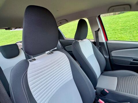 Toyota Yaris 1.5 VVT-i Icon Tech Euro 6 5dr 15