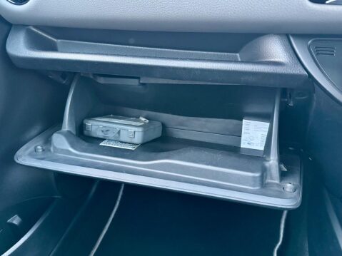 Toyota Yaris 1.5 VVT-i Icon Tech Euro 6 5dr 37