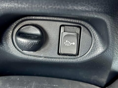 Toyota Yaris 1.5 VVT-i Icon Tech Euro 6 5dr 30