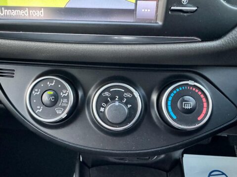 Toyota Yaris 1.5 VVT-i Icon Tech Euro 6 5dr 29
