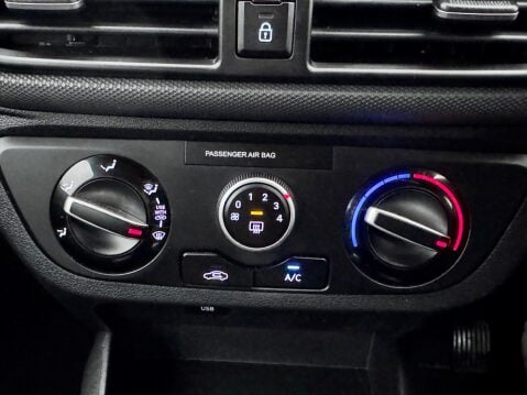 Hyundai i10 1.2 SE Connect Euro 6 (s/s) 5dr 29